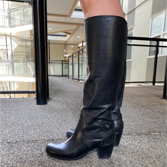 GEOX - black leather, nicely lined, grippy soled, knee high boots - size 5 - Picture 4 of 8